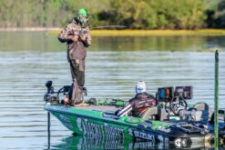 Abu Garcia Adrian Avenas Villain 2.0 / Revo AL-F RH Chatterbait Casting Combo -Fishing World Shop adrian avenas abu garcia vc70 6 revoal f chatterbait casting combo 23197.1651242884