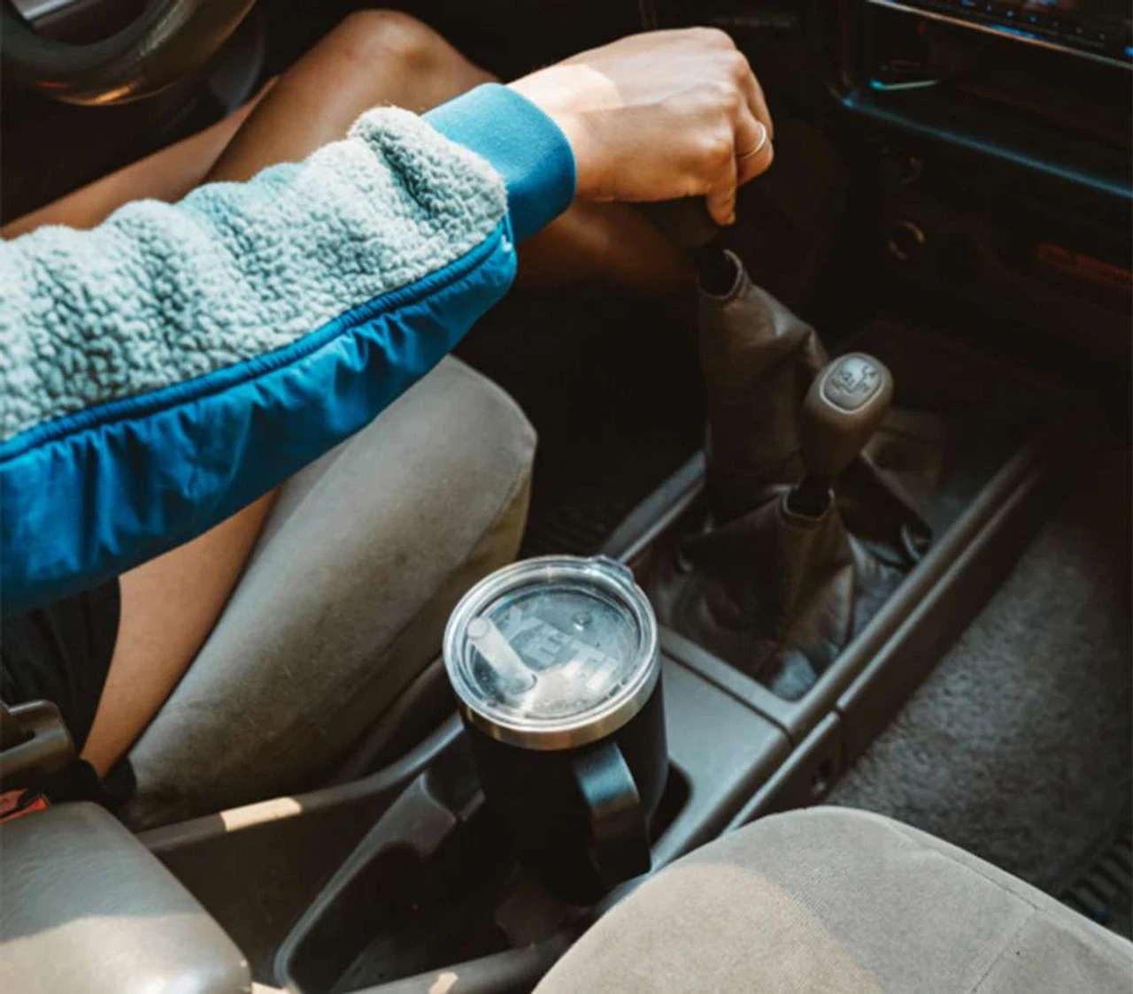 YETI Rambler 25oz Mug With Straw Lid 8 YETI Rambler 25oz Mug With Straw Lid - Image 6